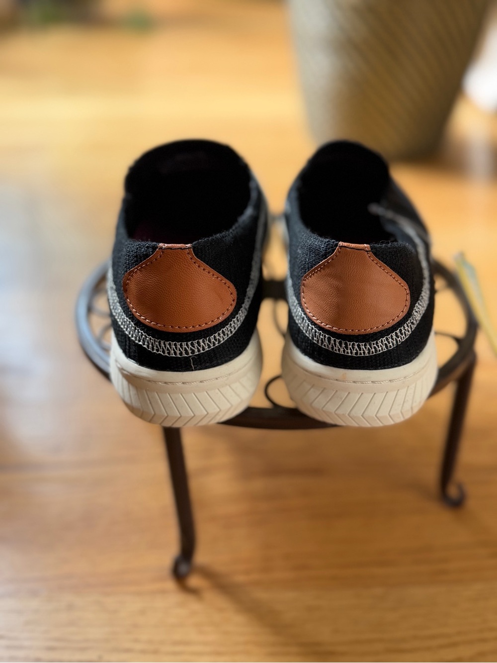 BareTraps Black Yadier Knit Slip-On Sneakers with White Sole sz 8 NIB - Picture 4 of 5